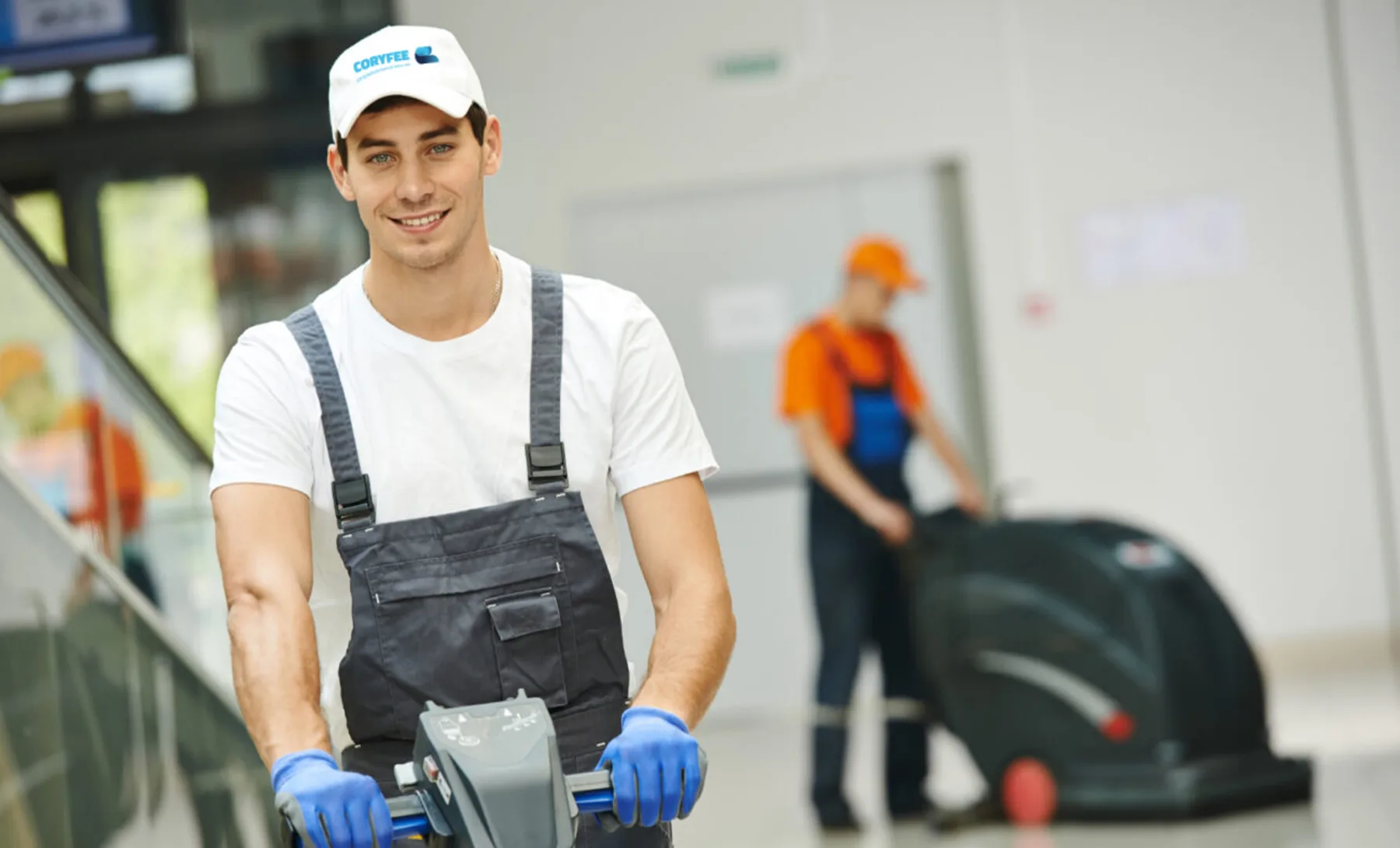 Service en Schoonmaakbedrijf De Coryfee is sinds 1993 dé partner voor professionele schoonmaak en service. Vertrouwd, persoonlijk en flexibel.